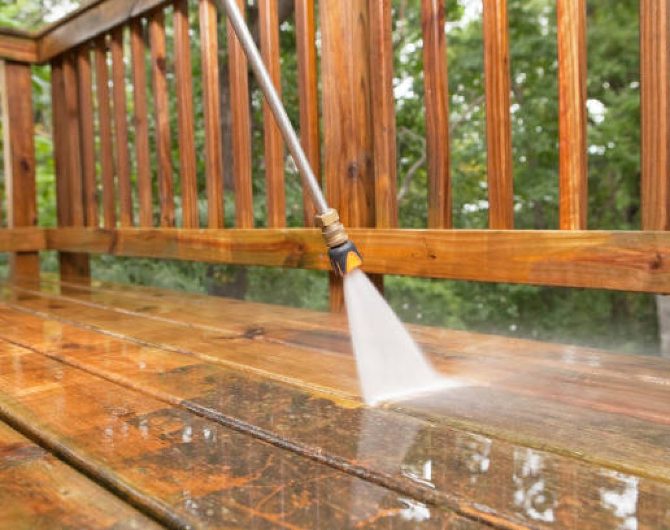 Driveway and siding pressure washing service in Stewart County, TN