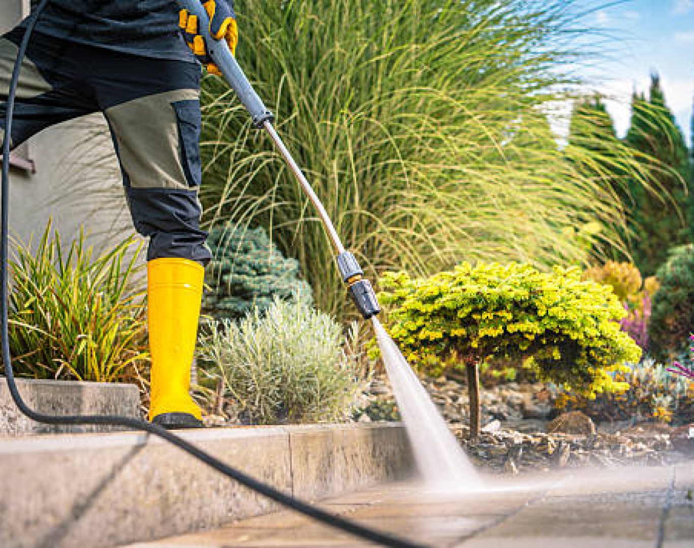 Professional exterior pressure washing service in Christian County, TN